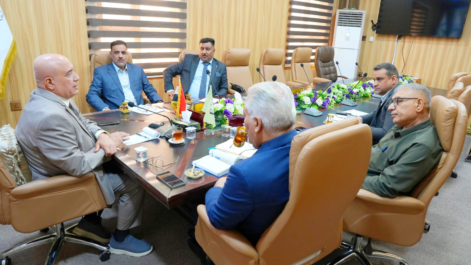 رئيس جامعة البصرة للنفط والغاز يترأس اجتماعاً موسعاً مع خبراء واقتصاديين في النفط والغاز والطاقة لإنشاء مركز متخصص في الطاقة - 3