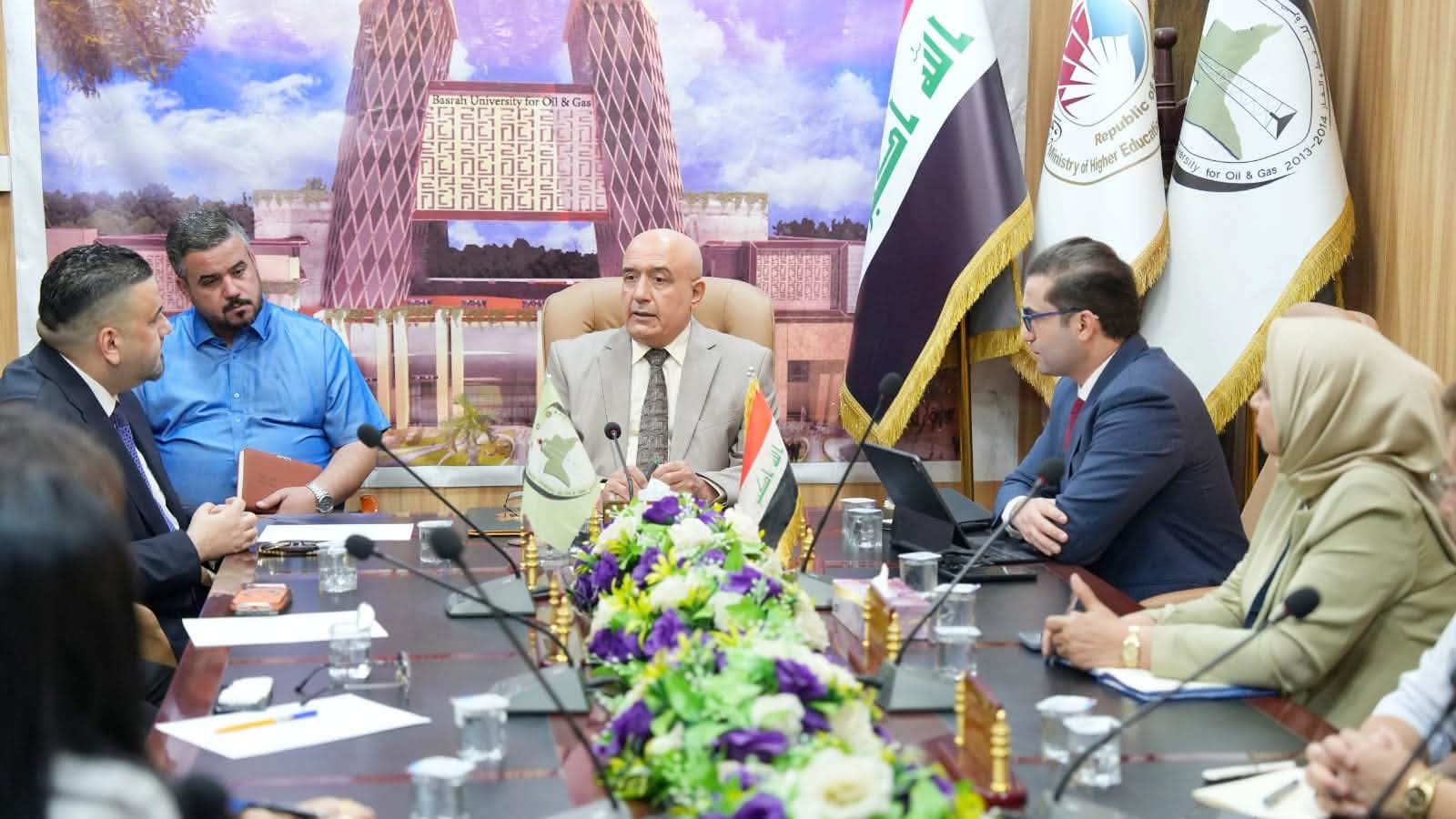 لدعم التحول الرقمي..رئيس جامعة البصرة للنفط والغاز يترأس اجتماعًا موسعًا مع وفد من وزارة التعليم العالي والبحث العلمي لبحث أنظمة (HEPIQ) و(SIS) - 3