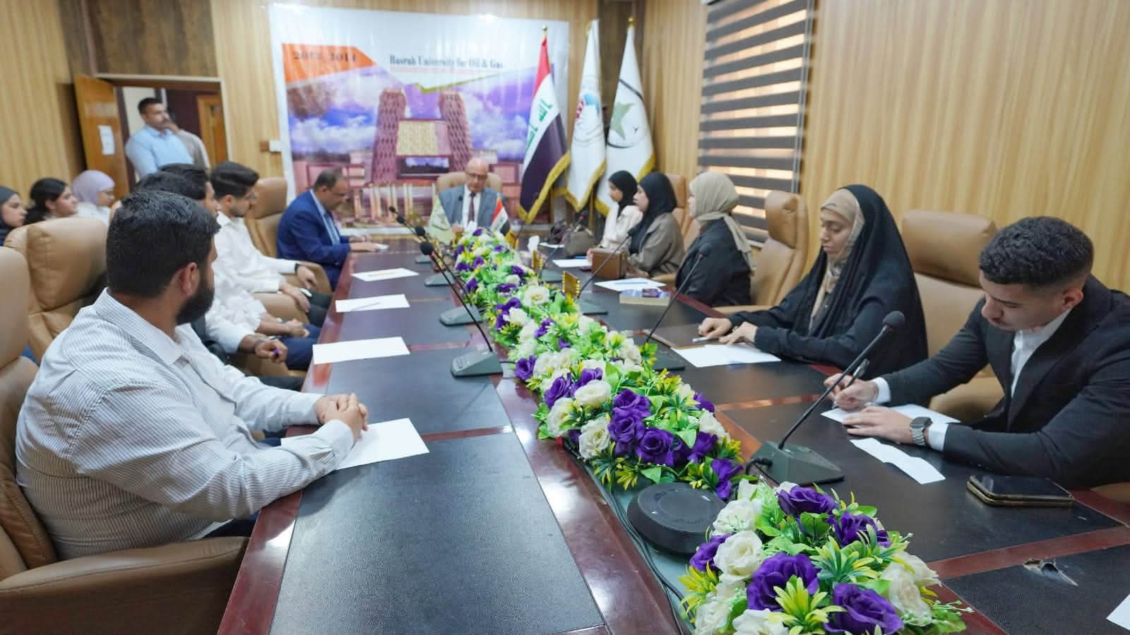 رئيس جامعة البصرة للنفط والغاز يلتقي الطلبة الأوائل في كلية الإدارة الصناعية للنفط والغاز - 2
