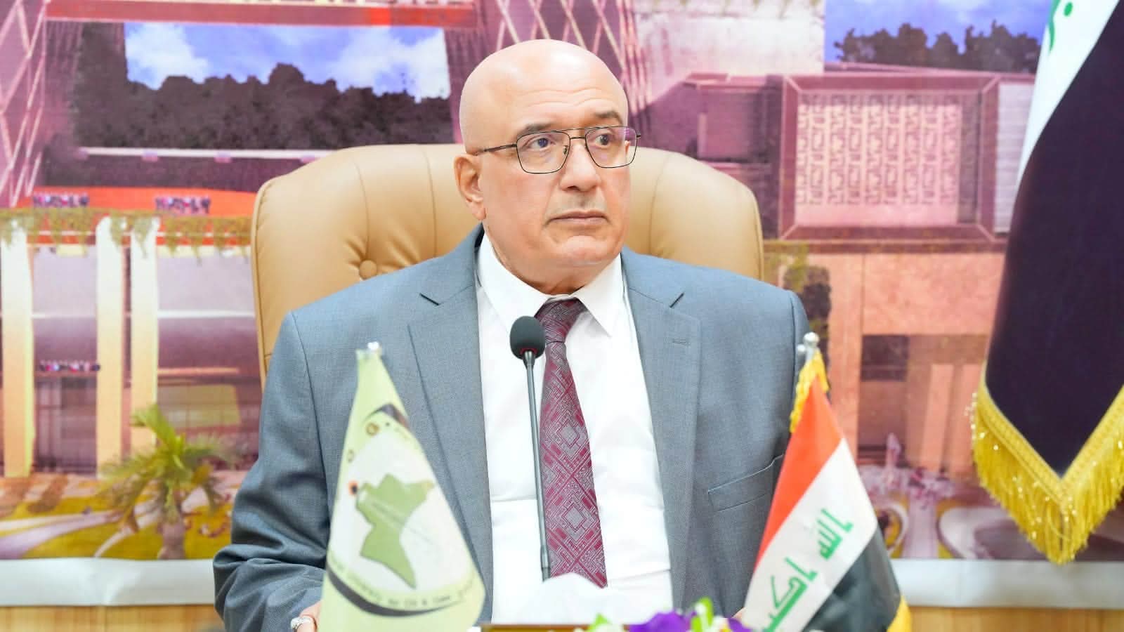 رئيس جامعة البصرة للنفط والغاز يلتقي الطلبة الأوائل في كلية الإدارة الصناعية للنفط والغاز - 1