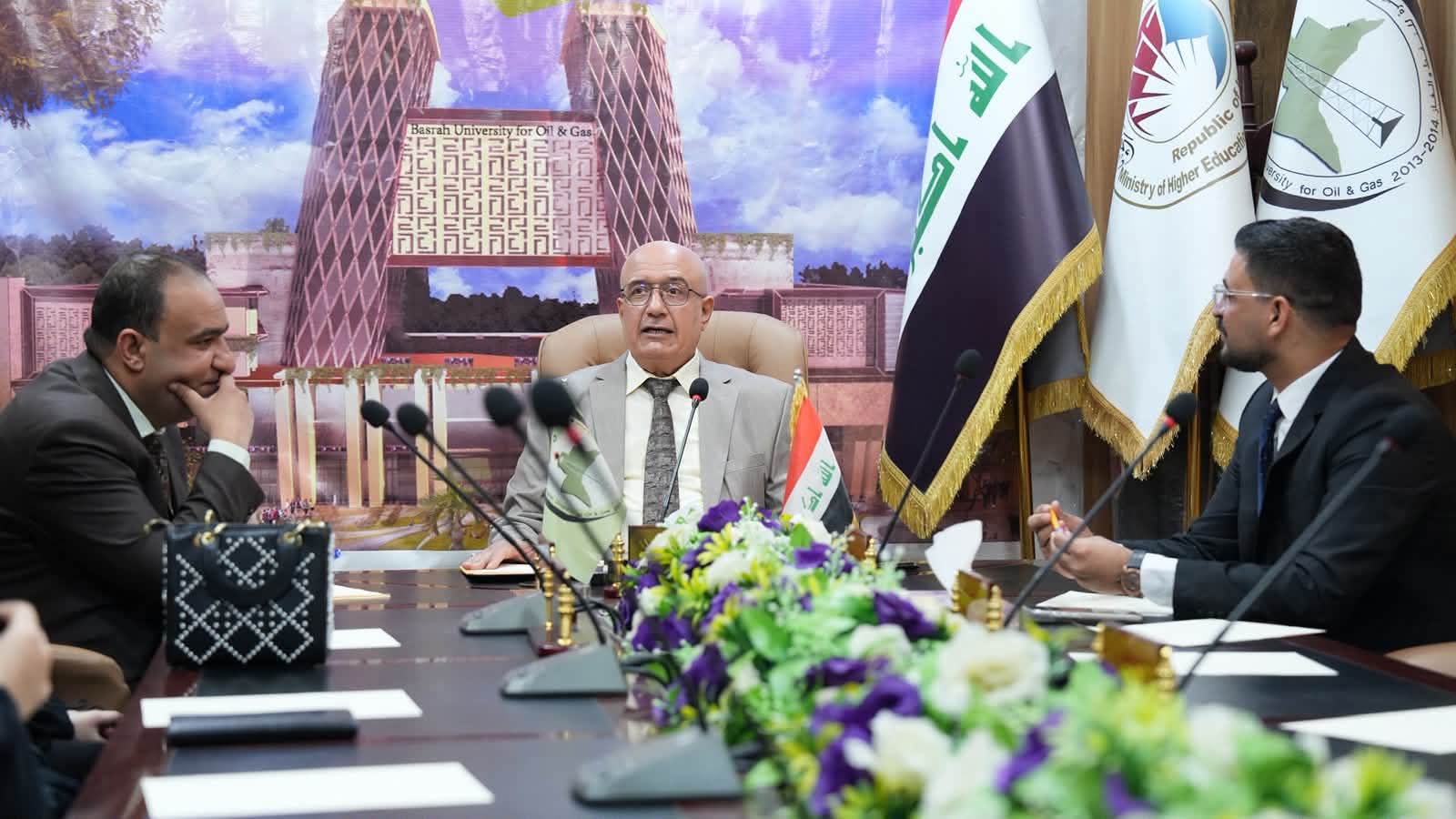 رئيس جامعة البصرة للنفط والغاز يلتقي الطلبة الأوائل في كلية الإدارة الصناعية للنفط والغاز - 1