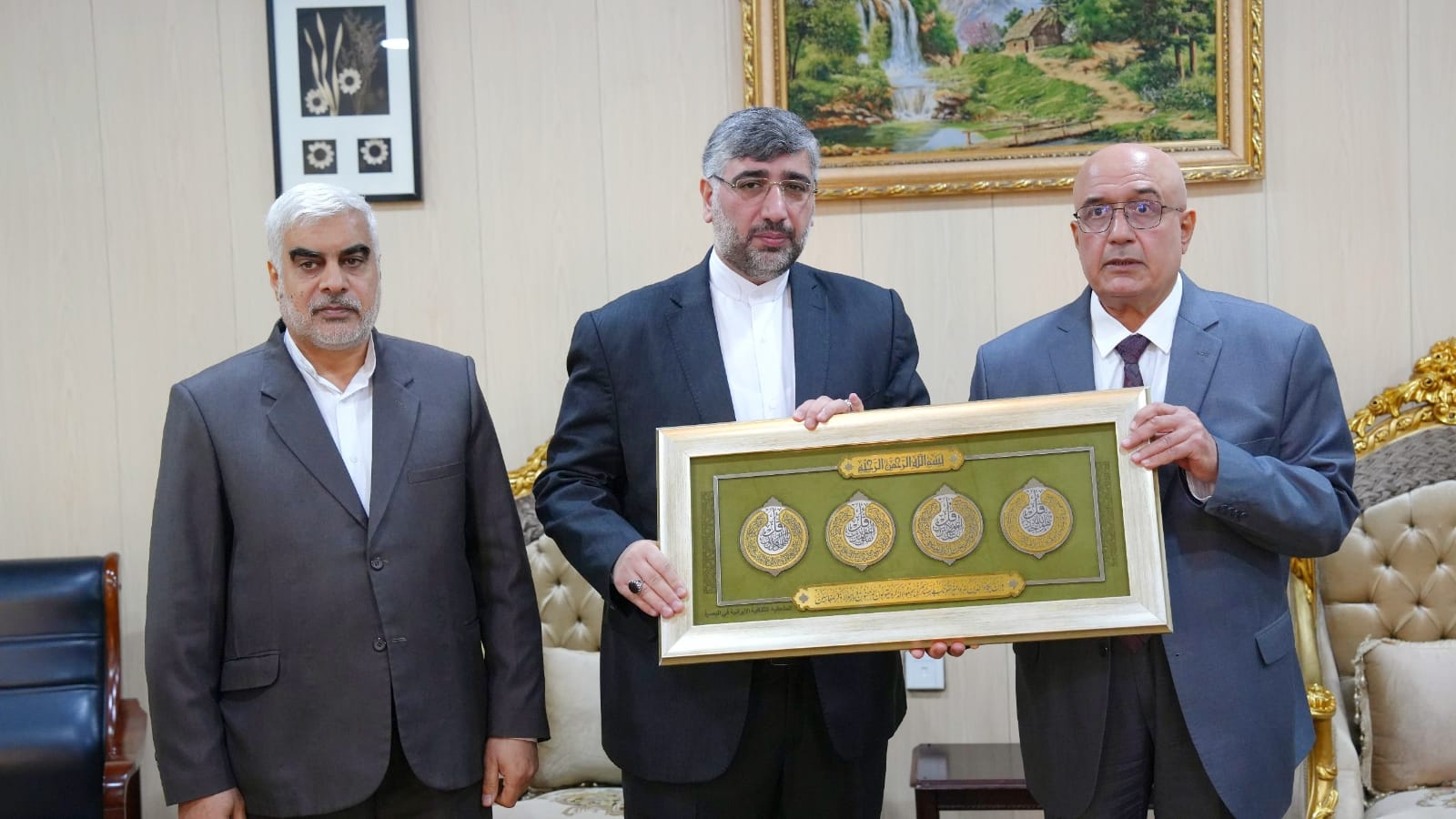 رئيس جامعة البصرة للنفط والغاز يستقبل الملحق الثقافي الإيراني ويبحث آفاق التعاون والارتقاء بمستوى التعليم بين الجانبين - 5