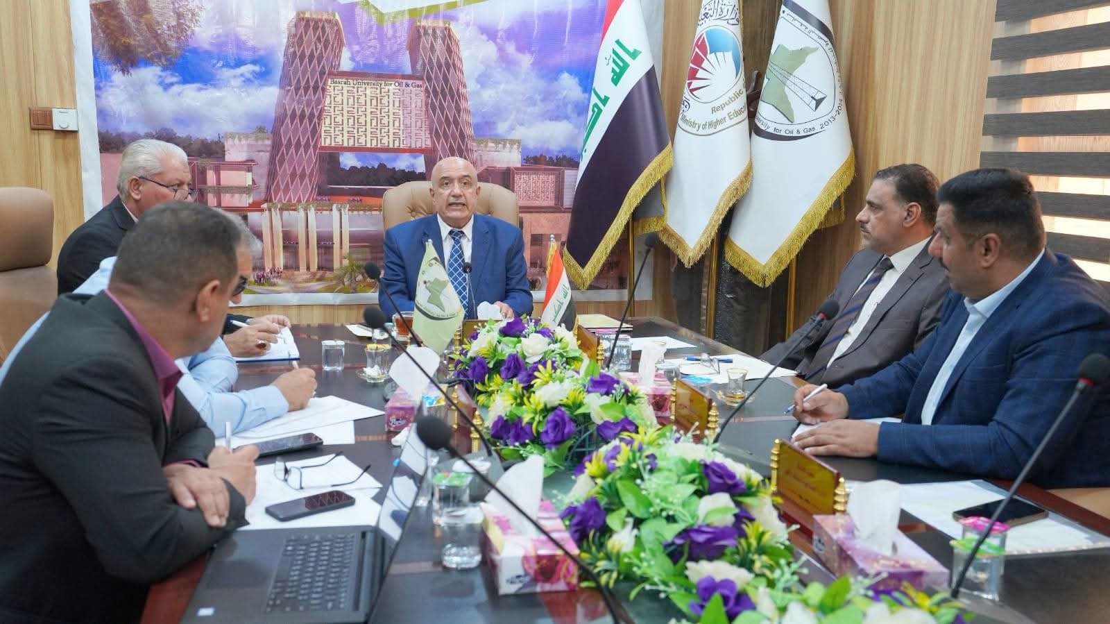 رئيس جامعة البصرة للنفط والغاز يترأس الاجتماع المُوسع الثاني مع الخبراء والاقتصاديين لاستكمال رؤية إنشاء المركز المتخصص في الطاقة - 1