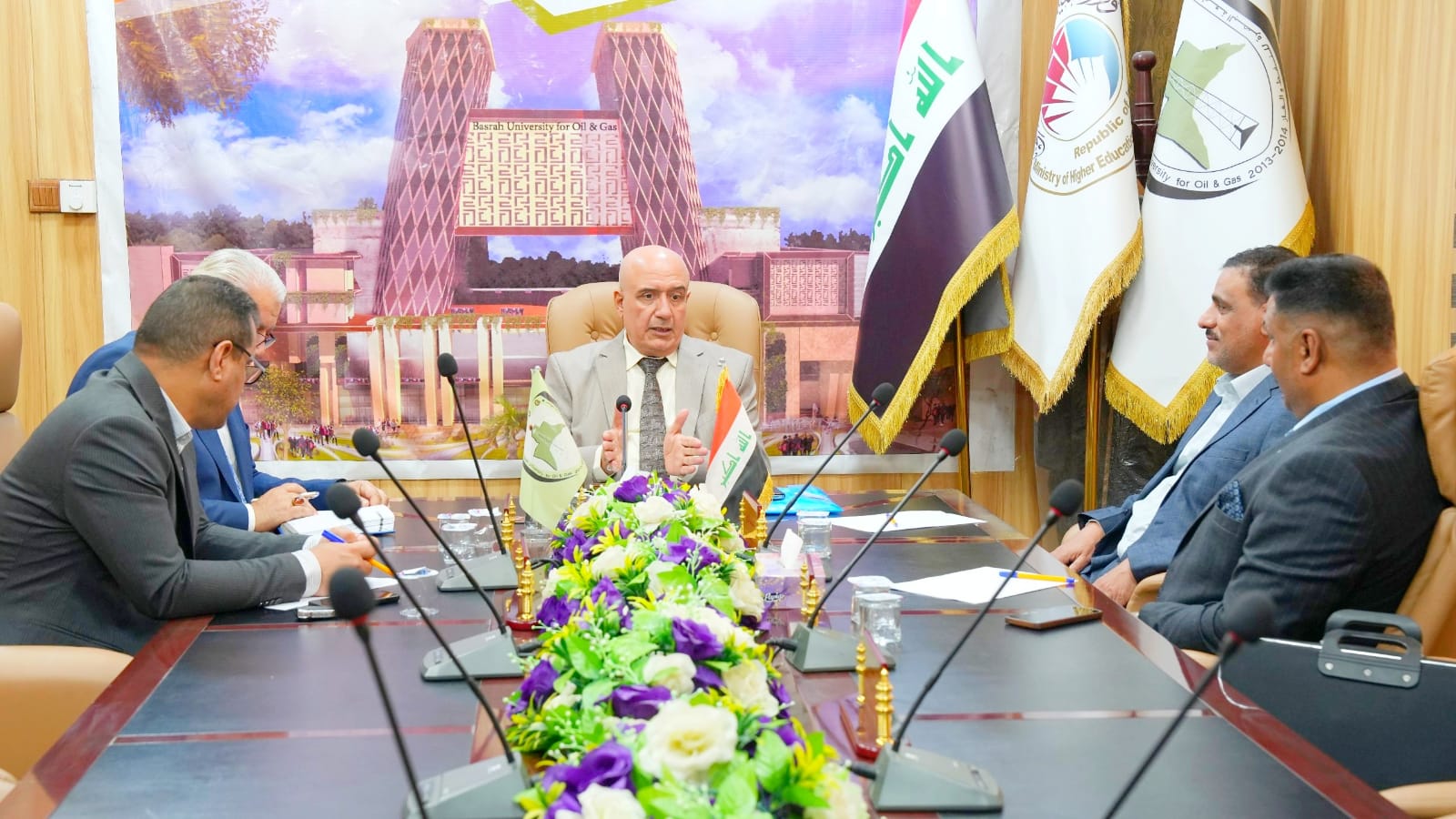 رئيس جامعة البصرة للنفط والغاز يترأس اجتماعاً موسعاً مع خبراء واقتصاديين في النفط والغاز والطاقة لإنشاء مركز متخصص في الطاقة - 2