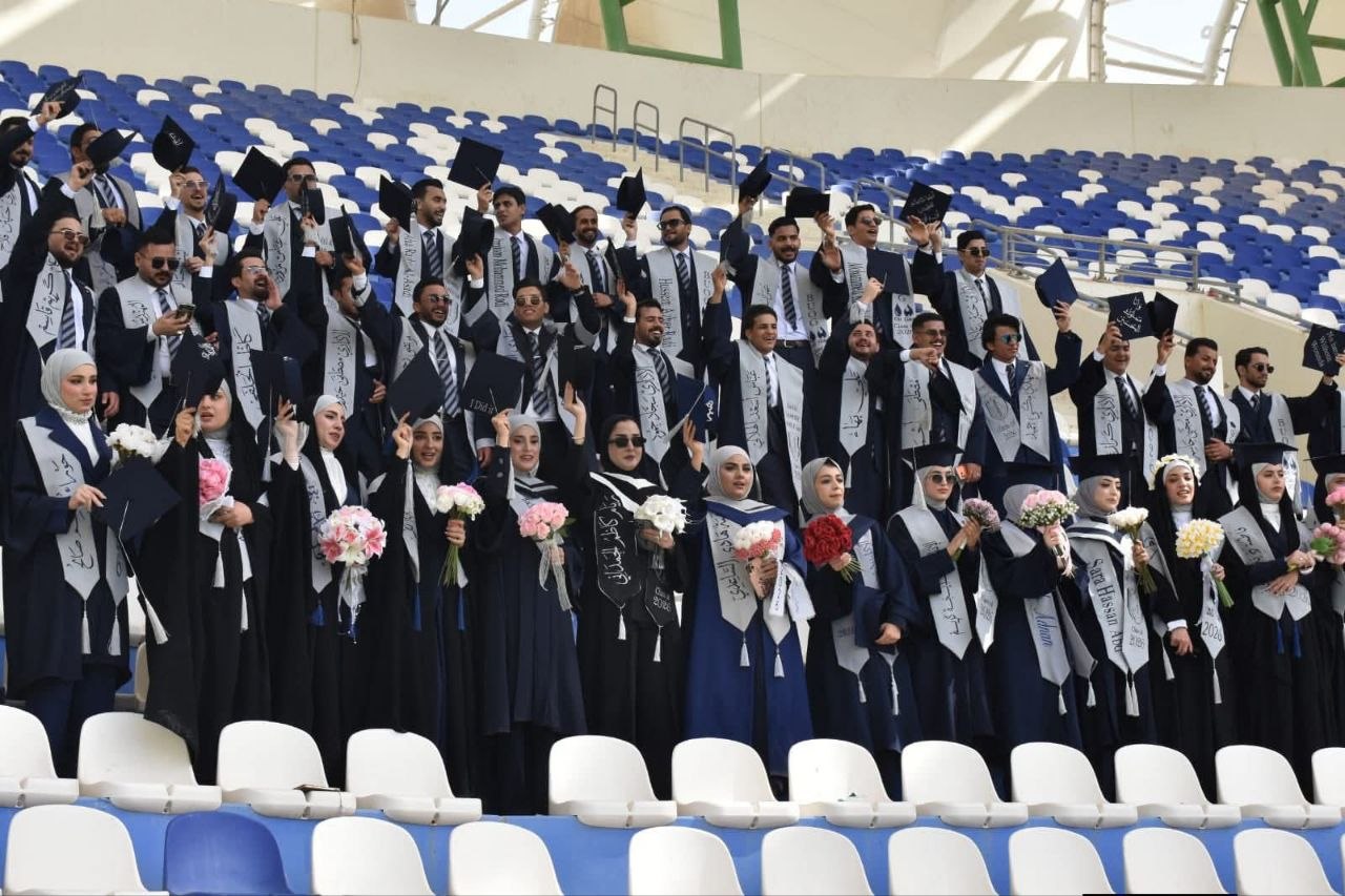 خريجو كلية الادارة الصناعية للنفط والغاز
